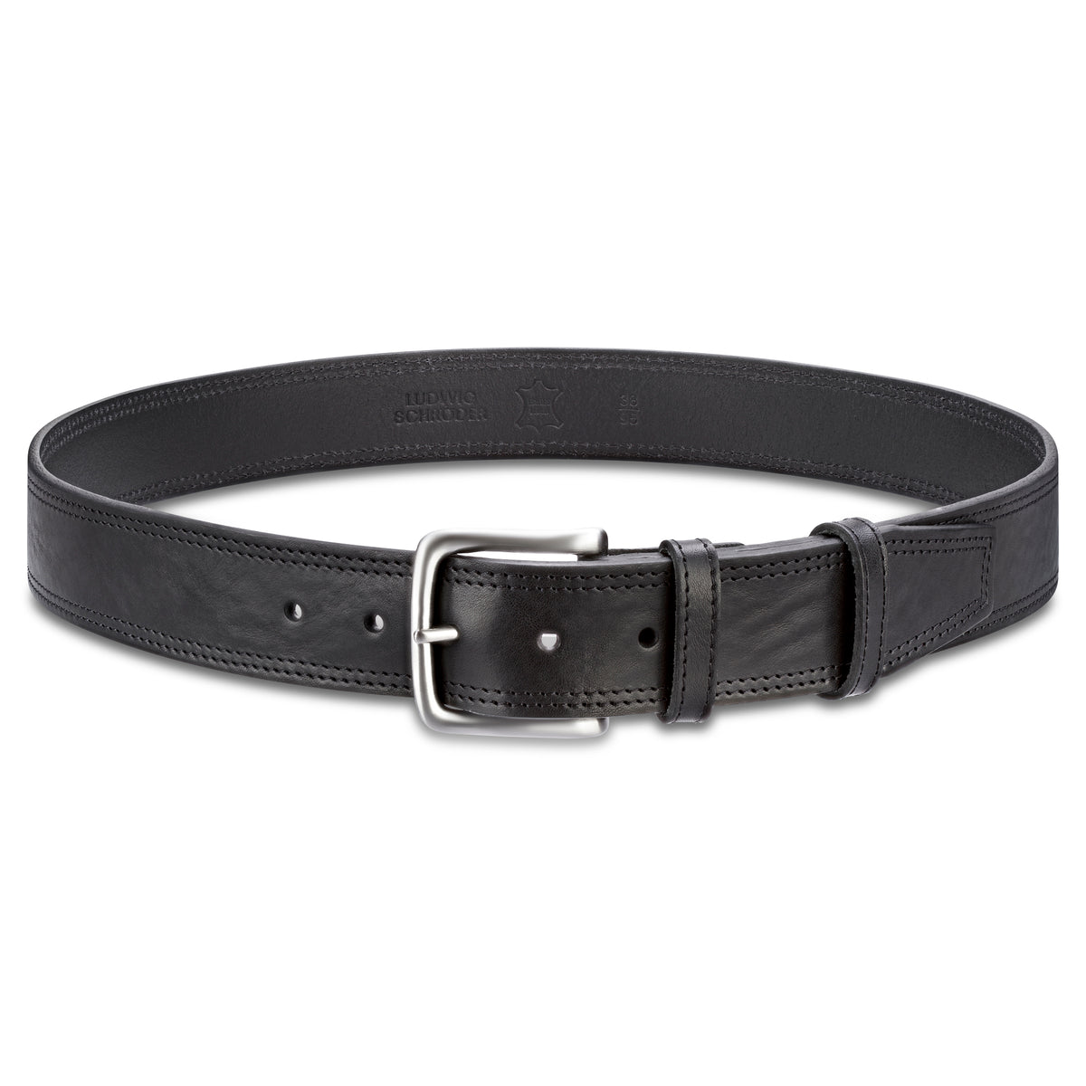 4cm breiter Jeansgürtel für Herren in Schwarz mit doppelter Ziernaht. Das schöne Rindleder ist einlagig. Die Gürtelschnalle ist silbersatiniert. Der Gürtel hat zwei Schlaufen. Die Spitze ist trapezförmig.