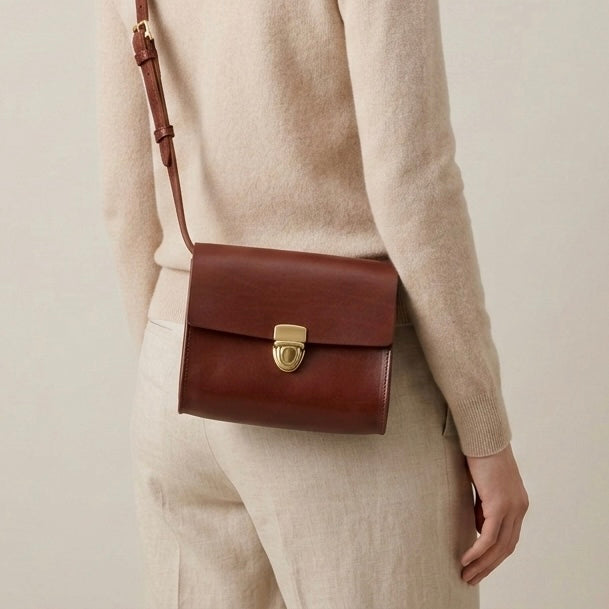Brottasche „LOTTI“ in Cognac - Handgemachte Damen Handtasche aus pflanzlich gegerbtem Leder
