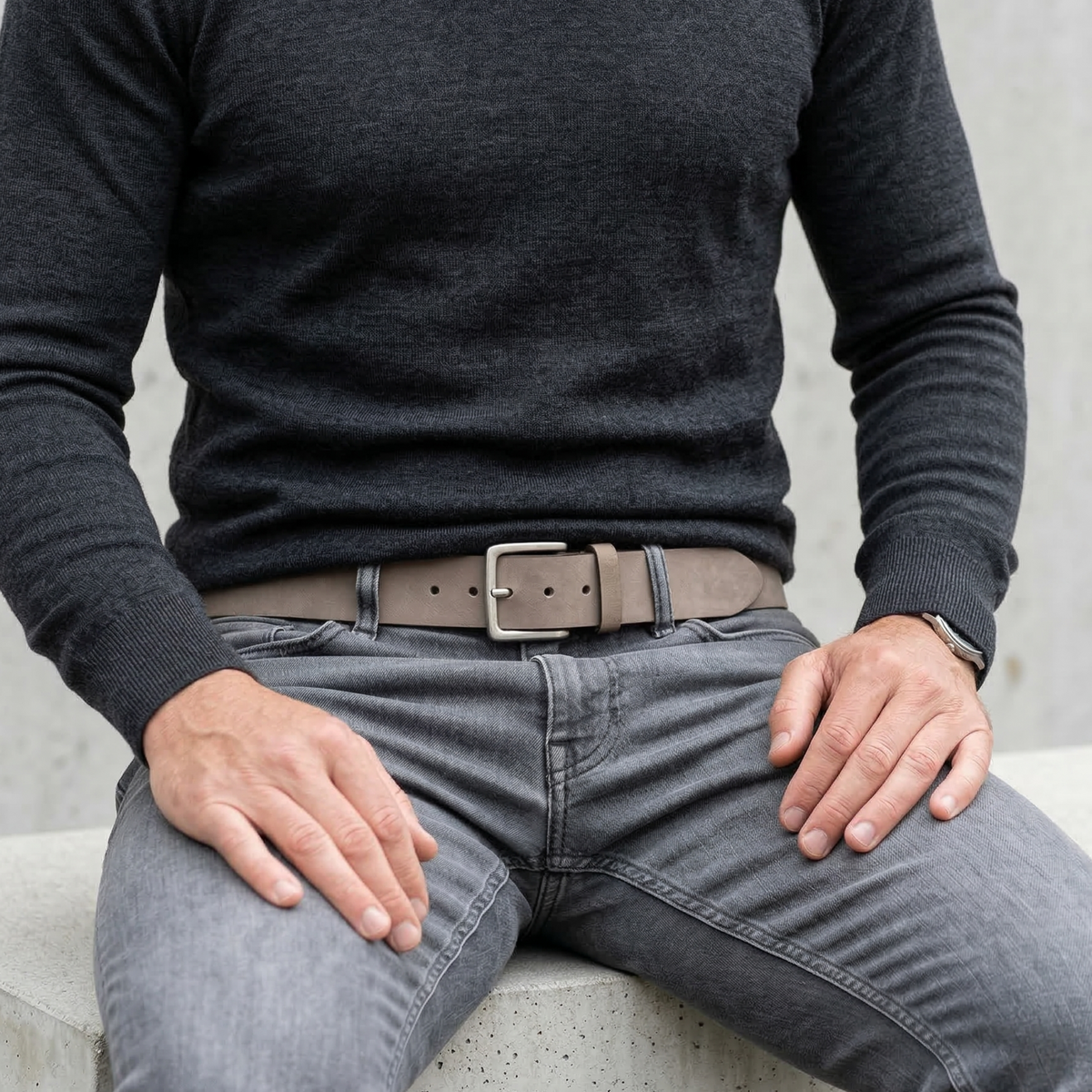 Grauer Herren Ledergürtel "Elias": 4 cm breit, handgefertigt aus hochwertigem Rinderhals-Leder - 3,5mm dick