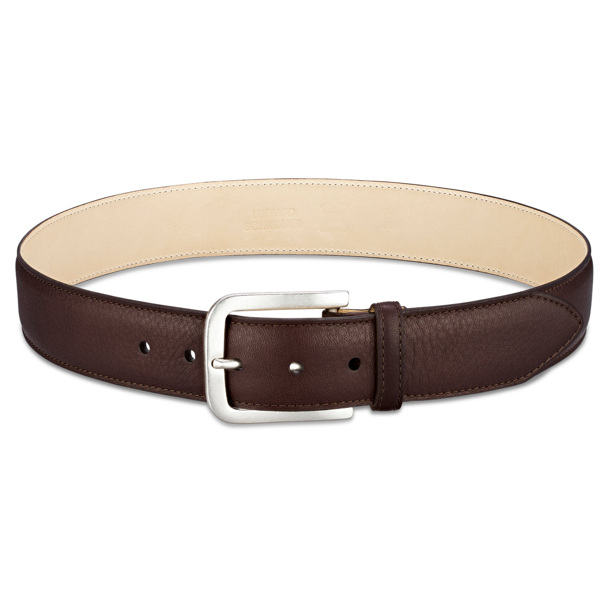 4cm zweilagiger Herren Ledergürtel in braun aus weichem Kobel Sattelsitz Leder mit natürlichem Futterleder, bombiert und genäht. Die Kanten sind sauber gefärbt. Schnalle in altsilber.